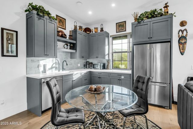 908 W CALDWELL Street, Phoenix, AZ 85041