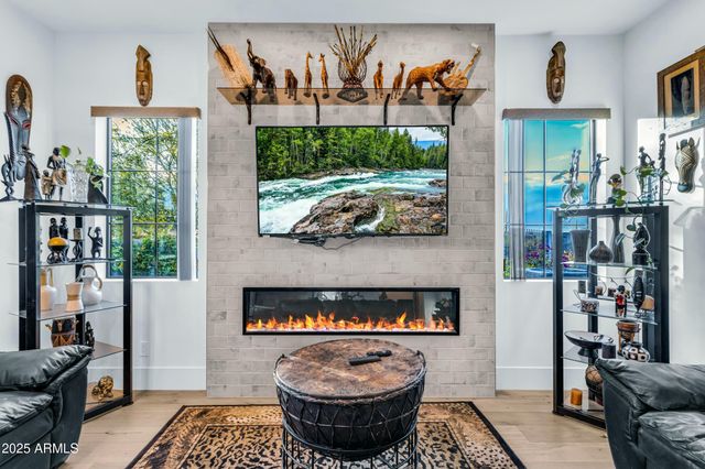 908 W CALDWELL Street, Phoenix, AZ 85041