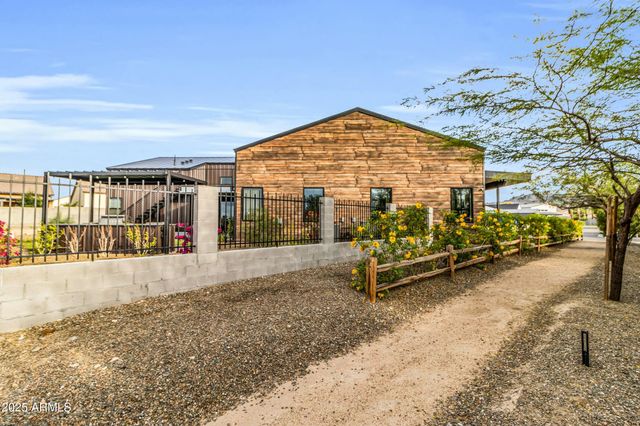 908 W CALDWELL Street, Phoenix, AZ 85041