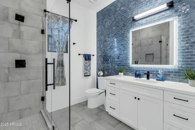 908 W CALDWELL Street, Phoenix, AZ 85041