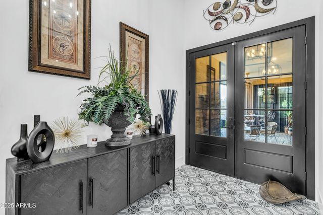 908 W CALDWELL Street, Phoenix, AZ 85041