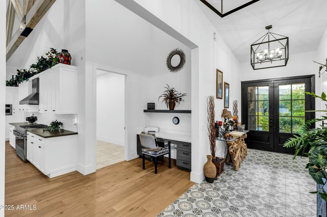 908 W CALDWELL Street, Phoenix, AZ 85041