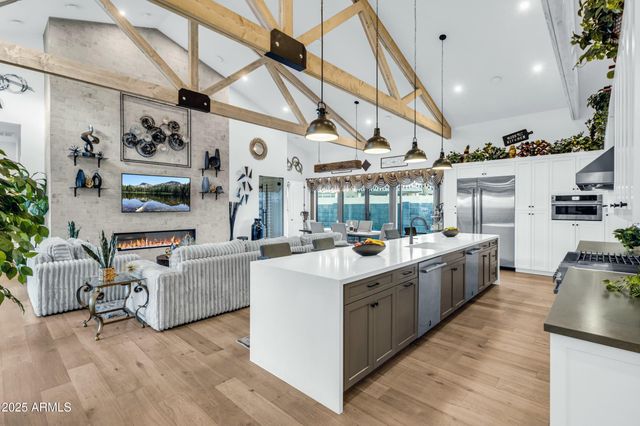 908 W CALDWELL Street, Phoenix, AZ 85041