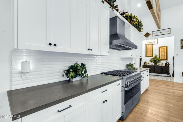 908 W CALDWELL Street, Phoenix, AZ 85041