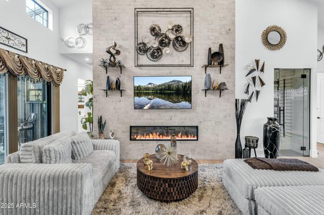 908 W CALDWELL Street, Phoenix, AZ 85041