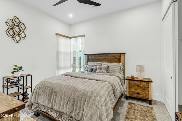 908 W CALDWELL Street, Phoenix, AZ 85041