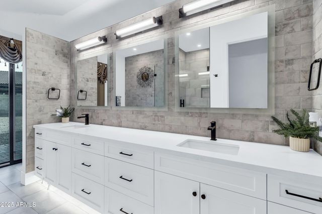 908 W CALDWELL Street, Phoenix, AZ 85041