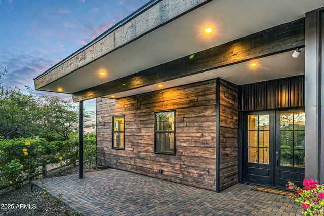 908 W CALDWELL Street, Phoenix, AZ 85041