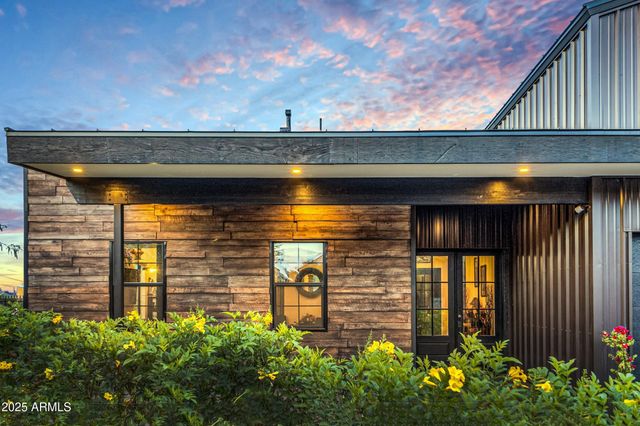 908 W CALDWELL Street, Phoenix, AZ 85041