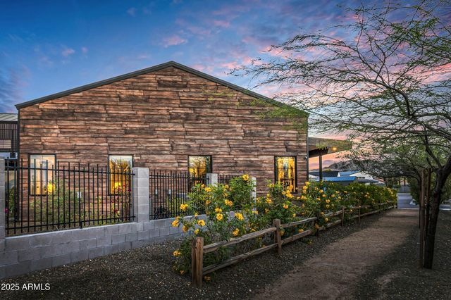 908 W CALDWELL Street, Phoenix, AZ 85041