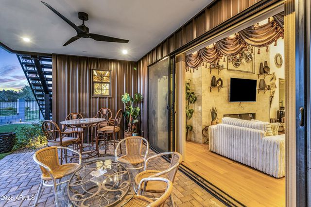 908 W CALDWELL Street, Phoenix, AZ 85041