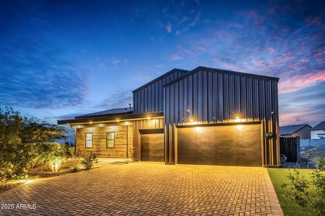 908 W CALDWELL Street, Phoenix, AZ 85041