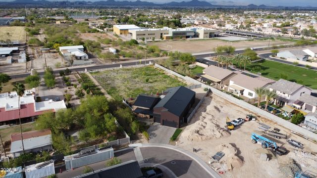 908 W CALDWELL Street, Phoenix, AZ 85041