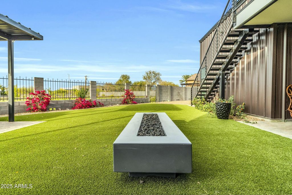 908 W CALDWELL Street, Phoenix, AZ 85041