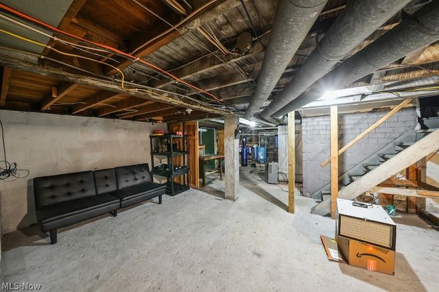 6175 Downs Road NW, Warren, OH 44481