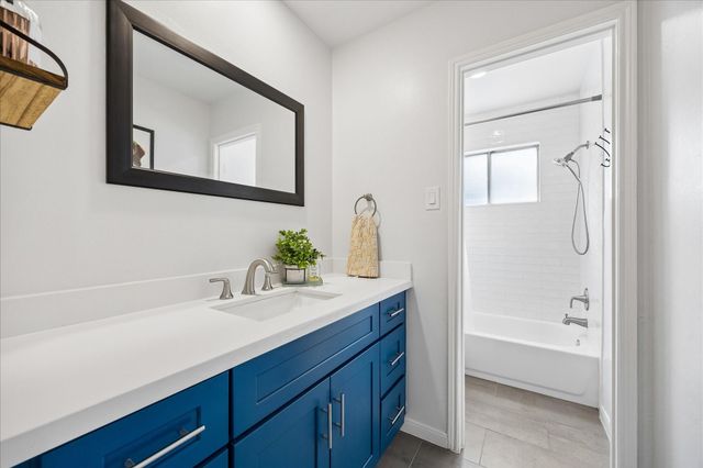 1734 Ashford Hollow Lane, Houston, TX 77077