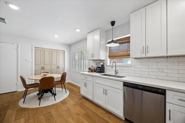 1734 Ashford Hollow Lane, Houston, TX 77077