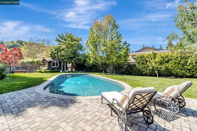 152 152 Walford Dr, Moraga, CA 94556