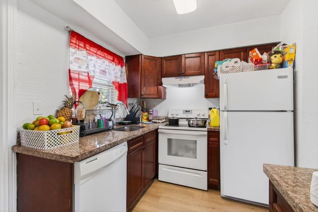 512 N 9th Avenue N, Lake Worth Beach, FL 33460