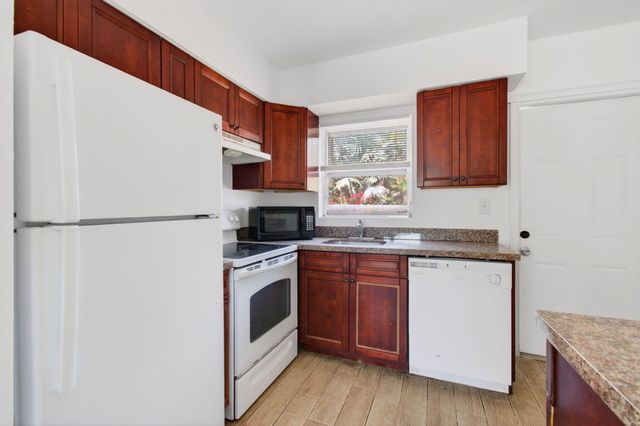 512 N 9th Avenue N, Lake Worth Beach, FL 33460