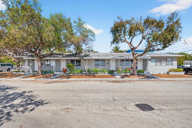 512 N 9th Avenue N, Lake Worth Beach, FL 33460