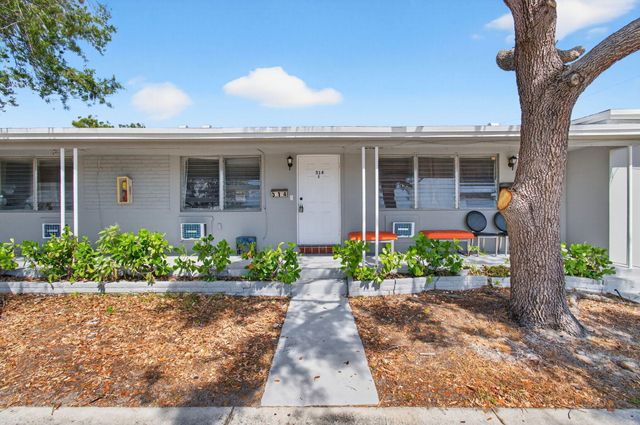 512 N 9th Avenue N, Lake Worth Beach, FL 33460