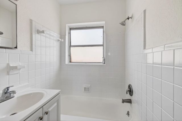 512 N 9th Avenue N, Lake Worth Beach, FL 33460