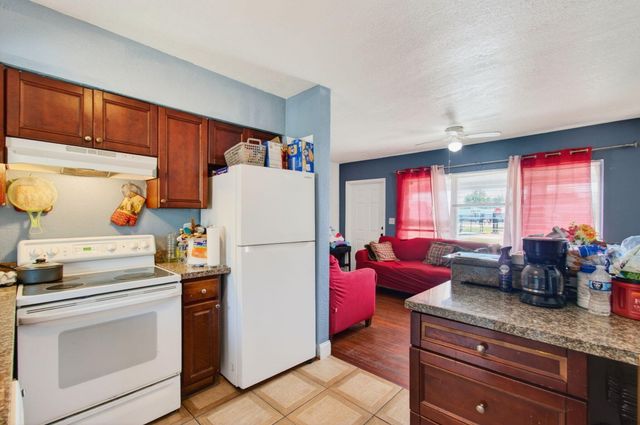 512 N 9th Avenue N, Lake Worth Beach, FL 33460