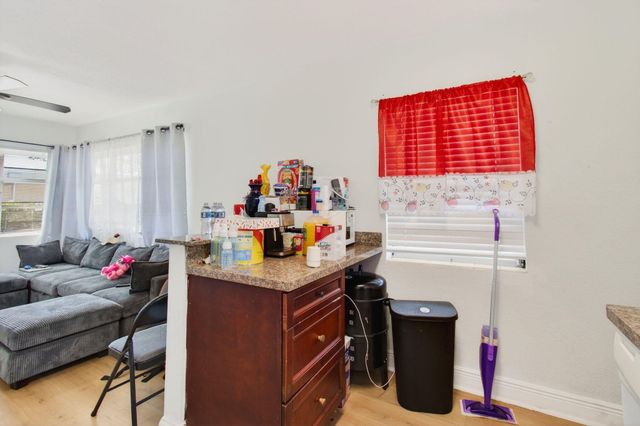 512 N 9th Avenue N, Lake Worth Beach, FL 33460