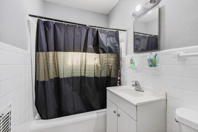 512 N 9th Avenue N, Lake Worth Beach, FL 33460