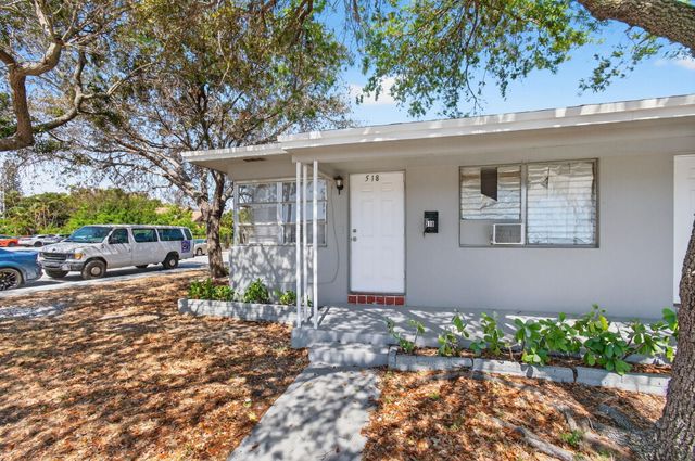 512 N 9th Avenue N, Lake Worth Beach, FL 33460