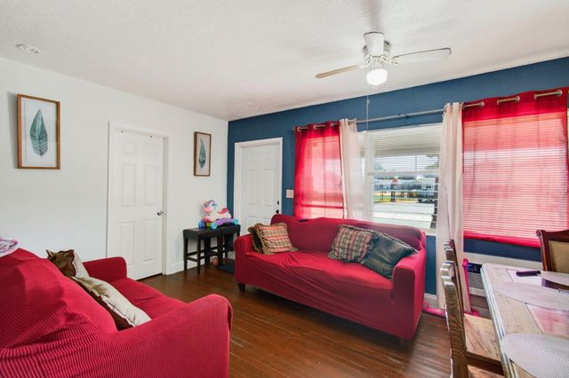 512 N 9th Avenue N, Lake Worth Beach, FL 33460