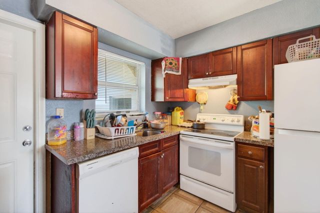 512 N 9th Avenue N, Lake Worth Beach, FL 33460