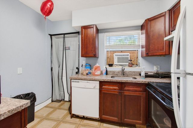 512 N 9th Avenue N, Lake Worth Beach, FL 33460