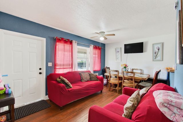 512 N 9th Avenue N, Lake Worth Beach, FL 33460