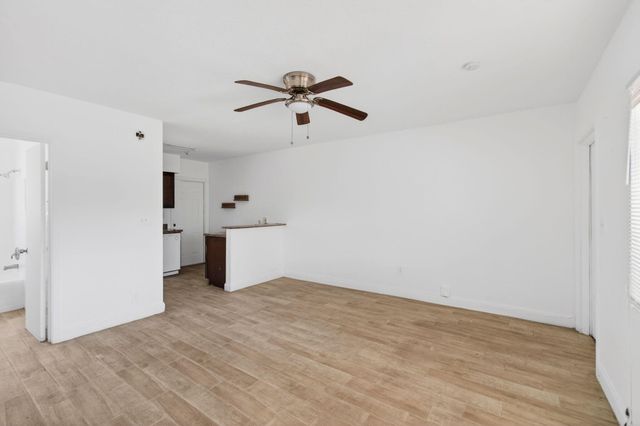 512 N 9th Avenue N, Lake Worth Beach, FL 33460