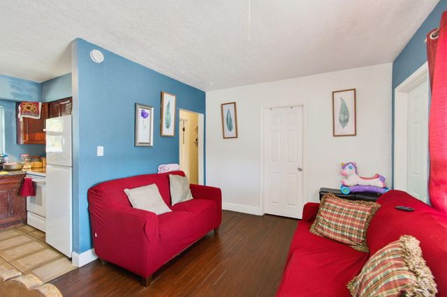 512 N 9th Avenue N, Lake Worth Beach, FL 33460