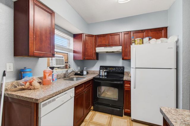 512 N 9th Avenue N, Lake Worth Beach, FL 33460