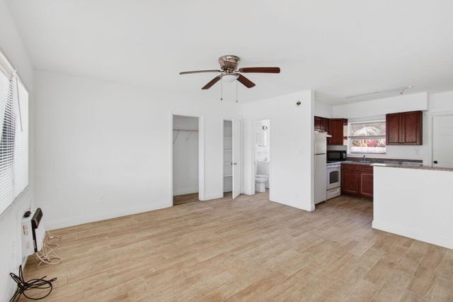 512 N 9th Avenue N, Lake Worth Beach, FL 33460