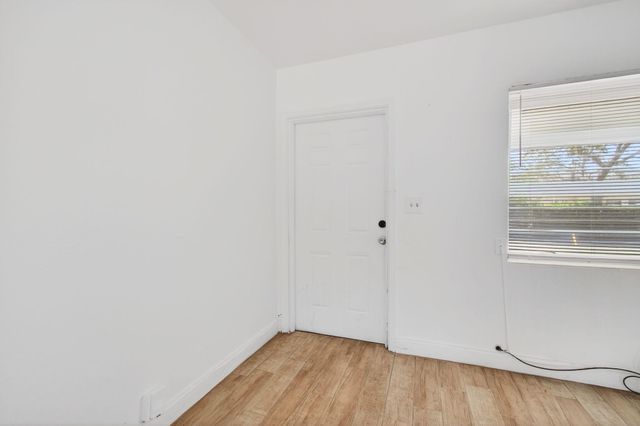 512 N 9th Avenue N, Lake Worth Beach, FL 33460