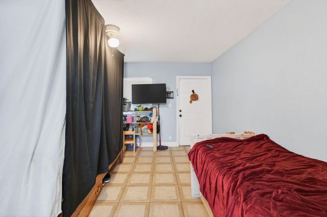 512 N 9th Avenue N, Lake Worth Beach, FL 33460