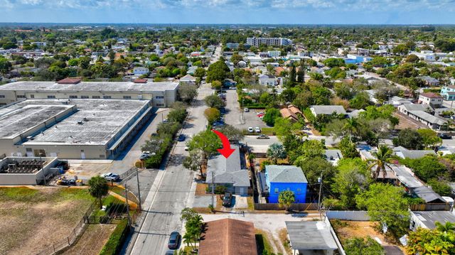 512 N 9th Avenue N, Lake Worth Beach, FL 33460