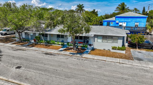 512 N 9th Avenue N, Lake Worth Beach, FL 33460