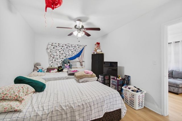 512 N 9th Avenue N, Lake Worth Beach, FL 33460