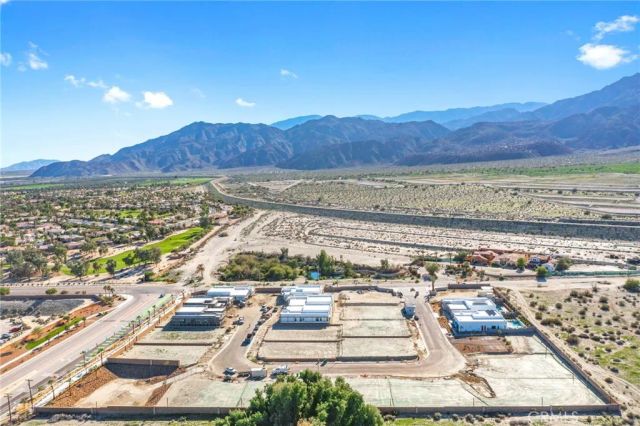 80 Lineta Way, La Quinta, CA 92253