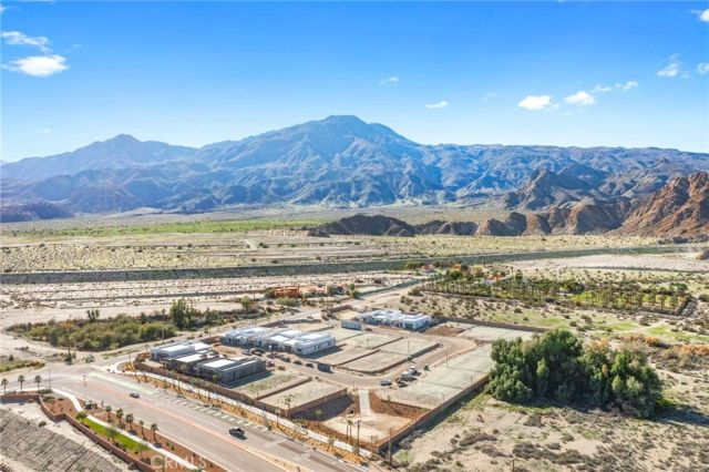 80 Lineta Way, La Quinta, CA 92253