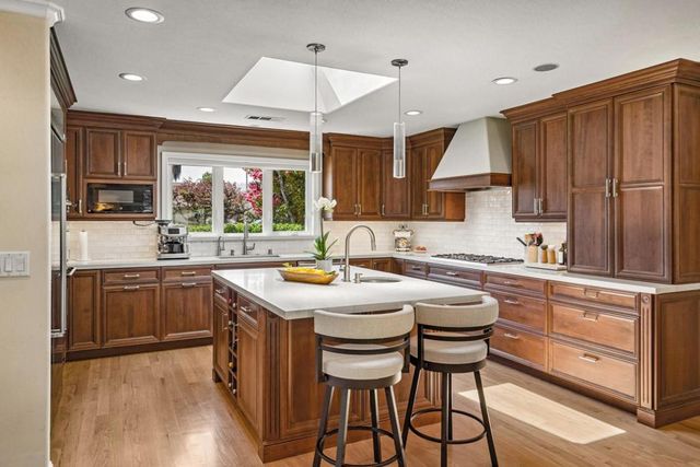 1068 Rose Avenue, Mountain View, CA 94040