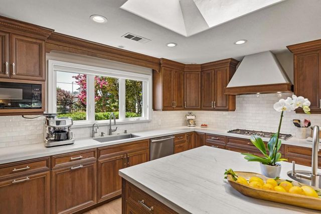 1068 Rose Avenue, Mountain View, CA 94040