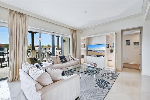 1530 5th AVE S # C311, Naples, FL 34102