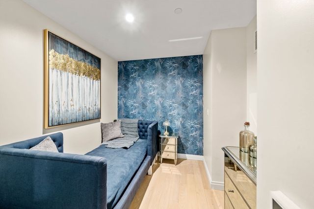 133 Seaport Boulevard 716, Boston, MA 02210